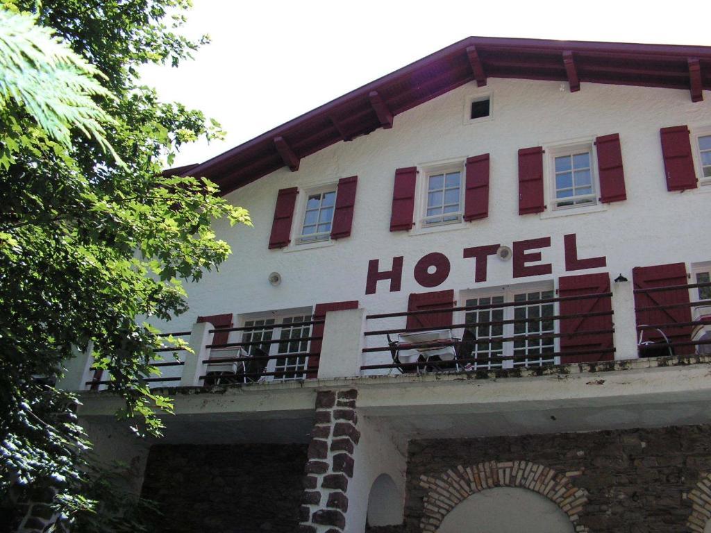 Hotel Le Clementenia Arnéguy Exterior photo