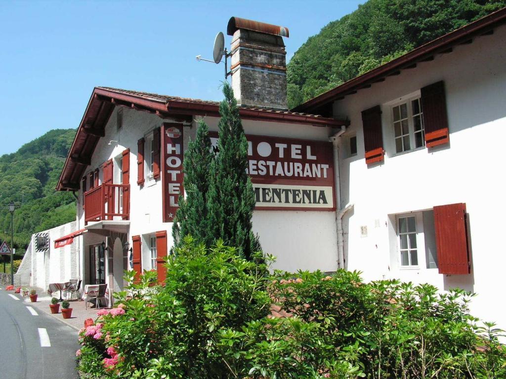 Hotel Le Clementenia Arnéguy Exterior photo