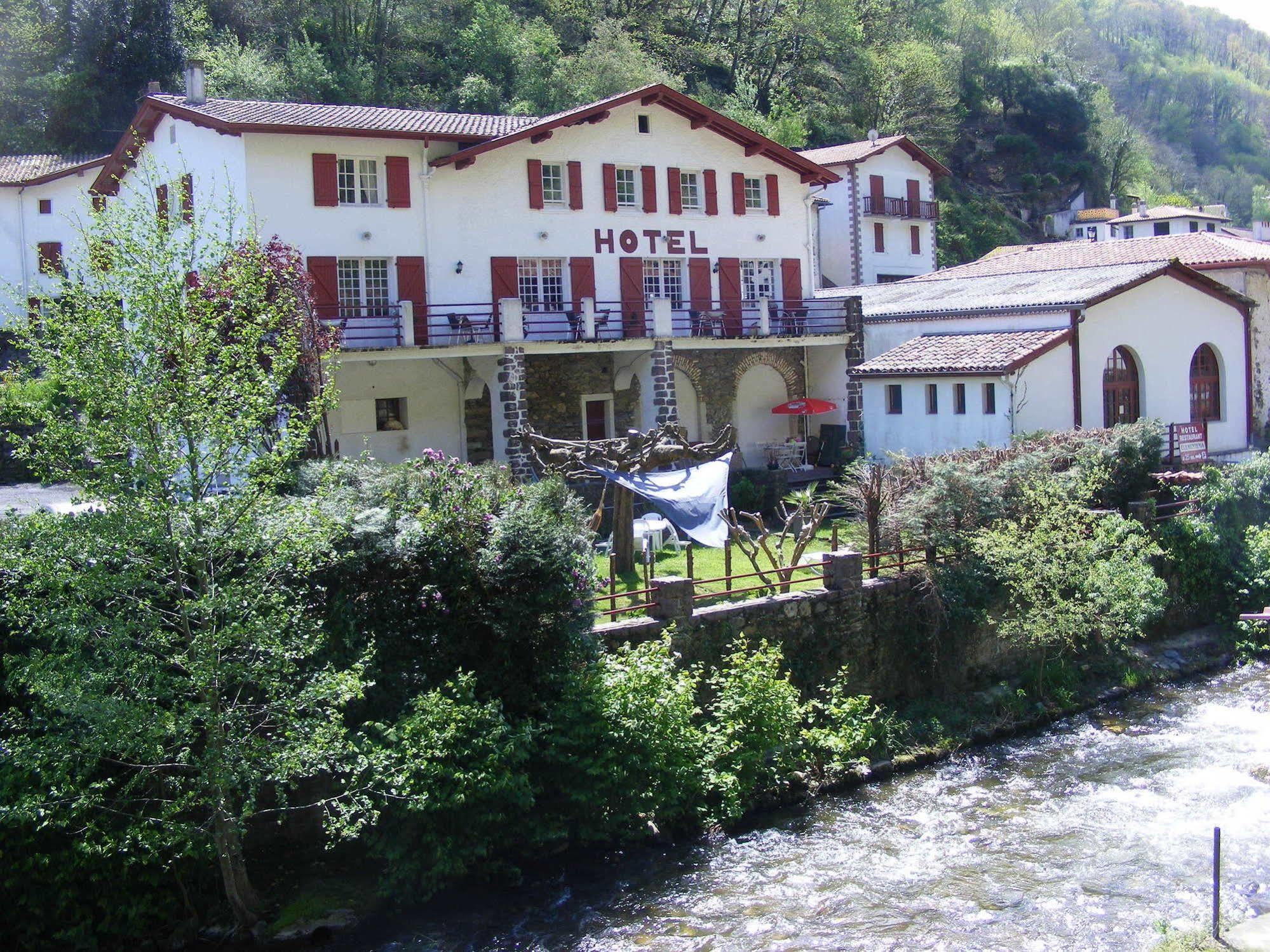 Hotel Le Clementenia Arnéguy Exterior photo